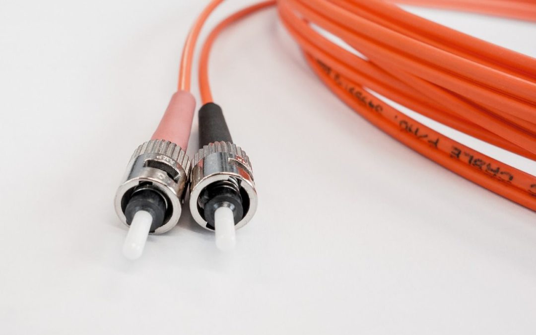 Glasfaser-Netzwerk-Technik-fiber-optic-cable
